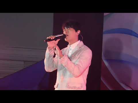 胡鴻鈞在濃情厚意愛灣仔大匯演獻唱逆襲