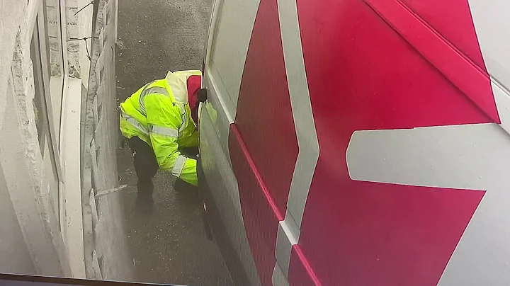 DPD Van reg BL17 YTV crashing into door and making off