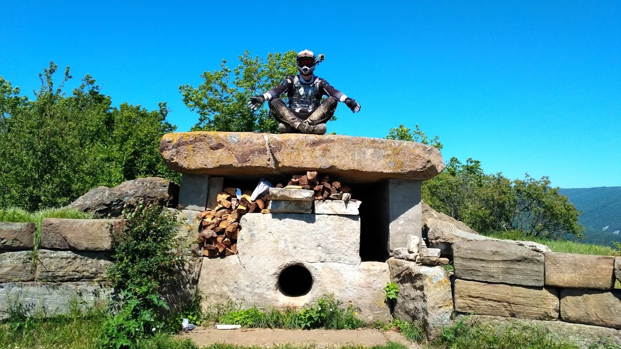 Дольмены на горе кошка Дольмены на горе кошка