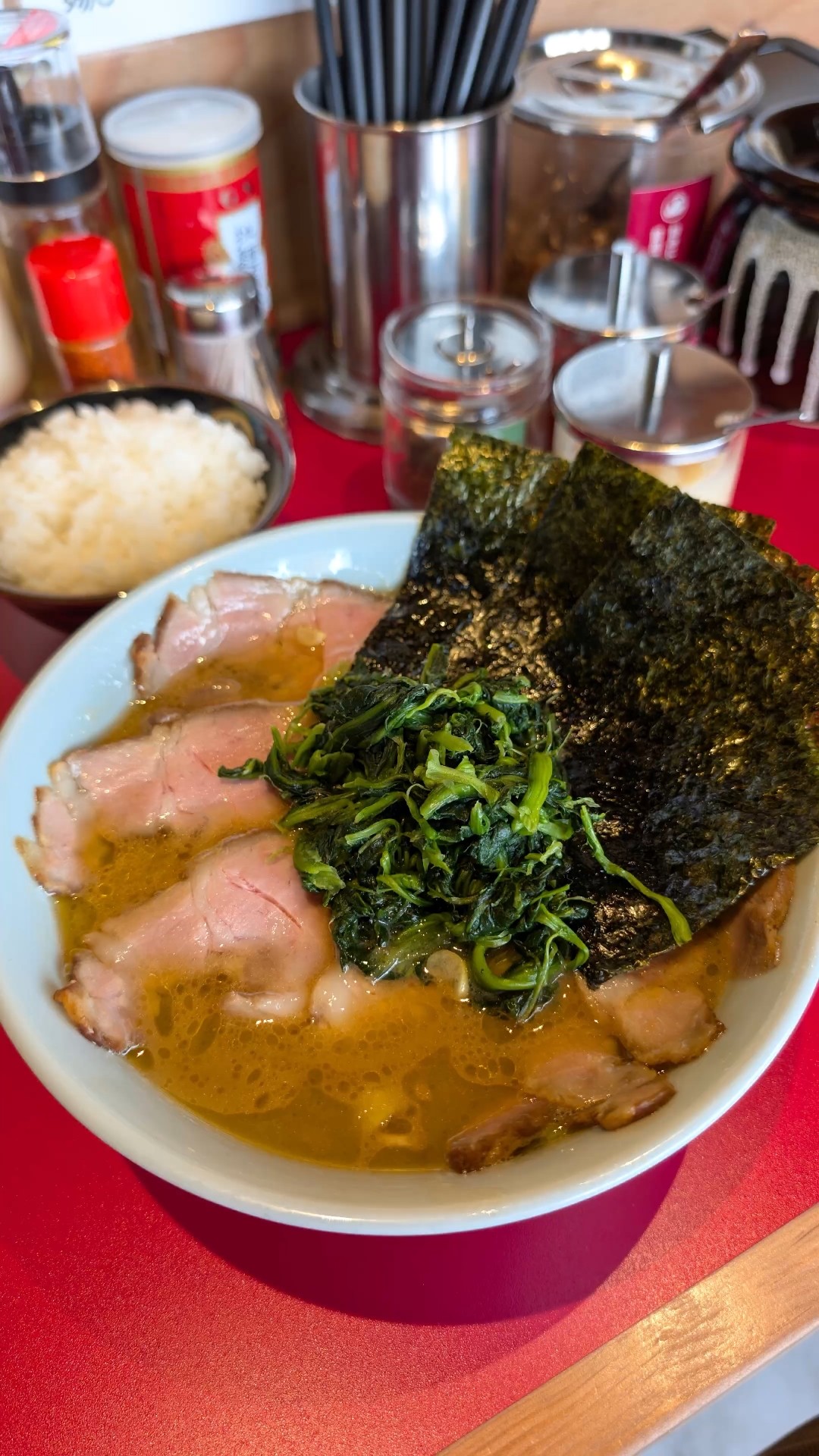 Even fellow ramen shop owners are captivated! An authentic Iekei