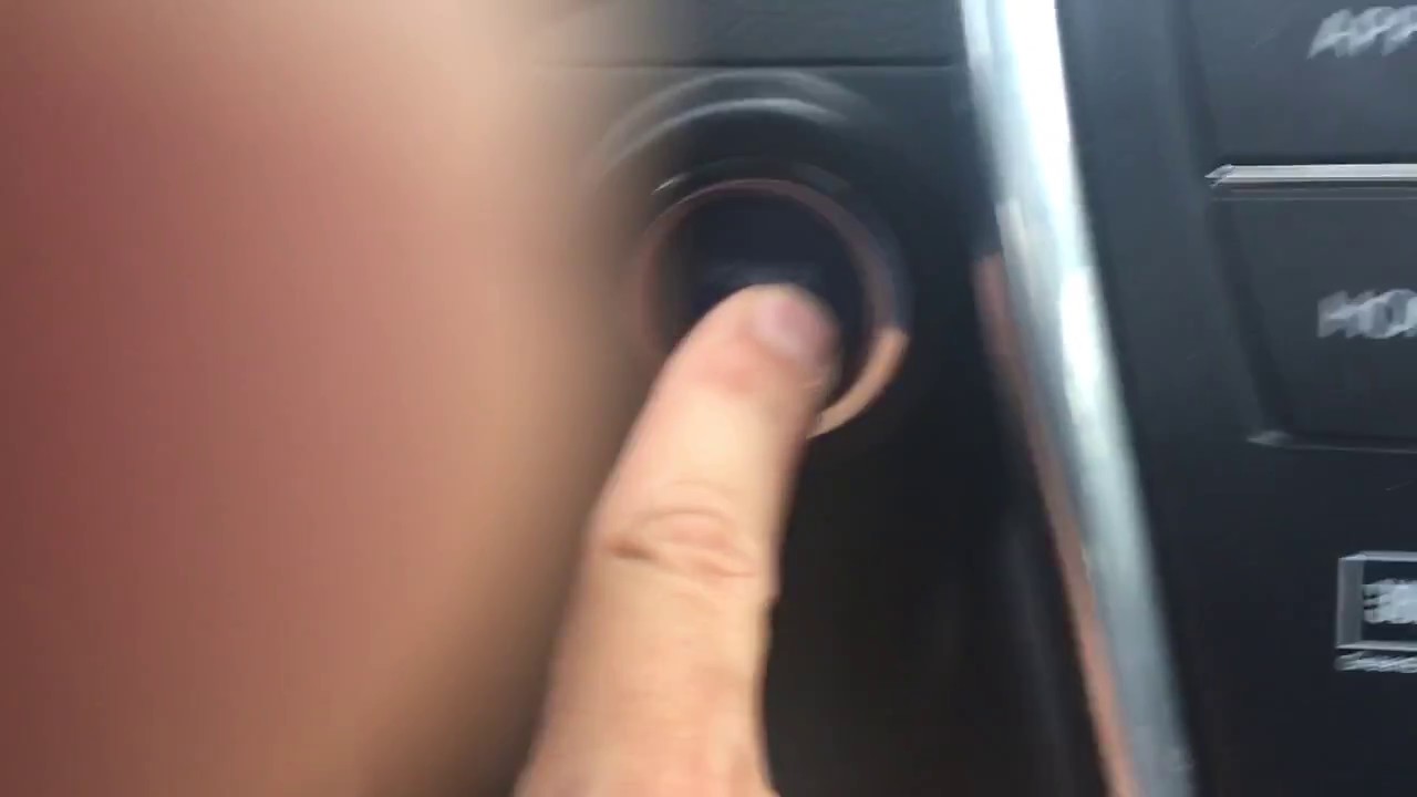 Toyota Camry: Operation of the ENGINE START STOP switch Toyota Camry: Operation of the ENGINE START STOP switch