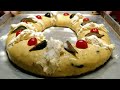 Rosca rellena de cascaritas cristalizadas de naranja,lima,limón y piñones.