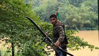 BACK QUIVER ACTION - TRADITIONAL ARCHERY