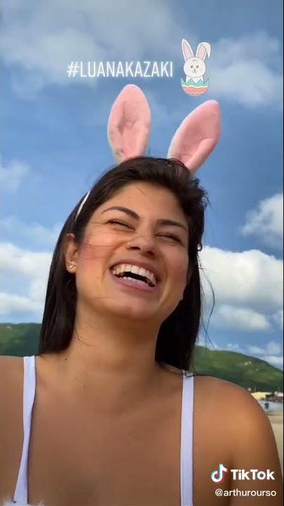 Luana kazaki tirando o sossego dos homens na praia