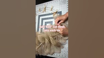 DIY Burlap Mesh Wreath on 18” Frame | Easy Tutorial #wreathmaking #wreath #craftyideas