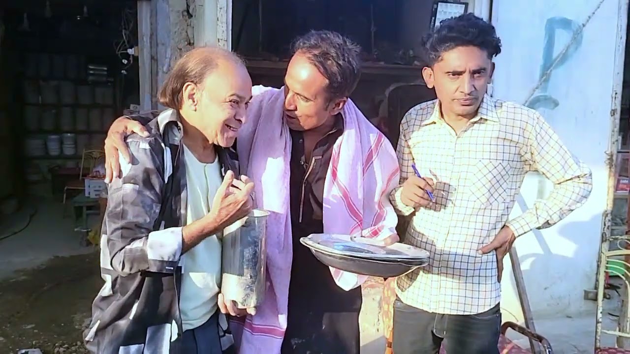 KIRAE PR DENA H BARTAN 😅😅 @Manzoor Comedy