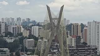 Code Berrini dia chuvoso no rooftop