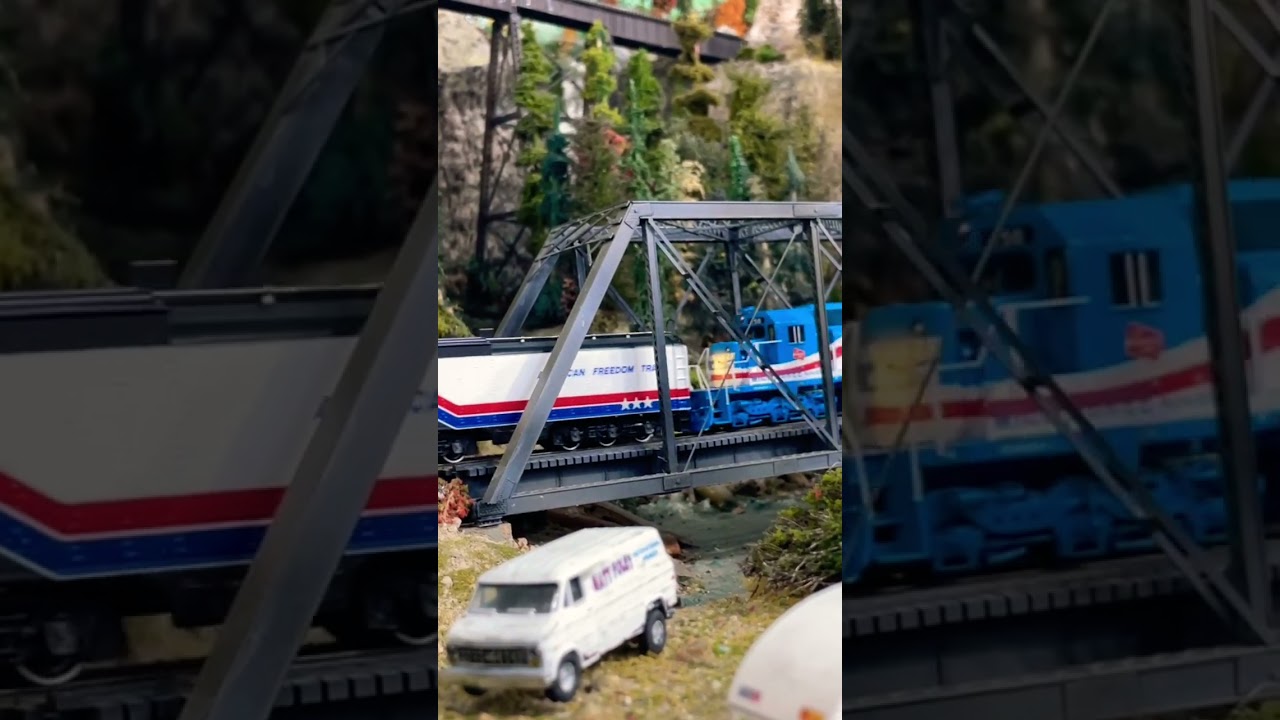 HO American Freedom Train 4449 & MILW 156 pulls evergreen club special