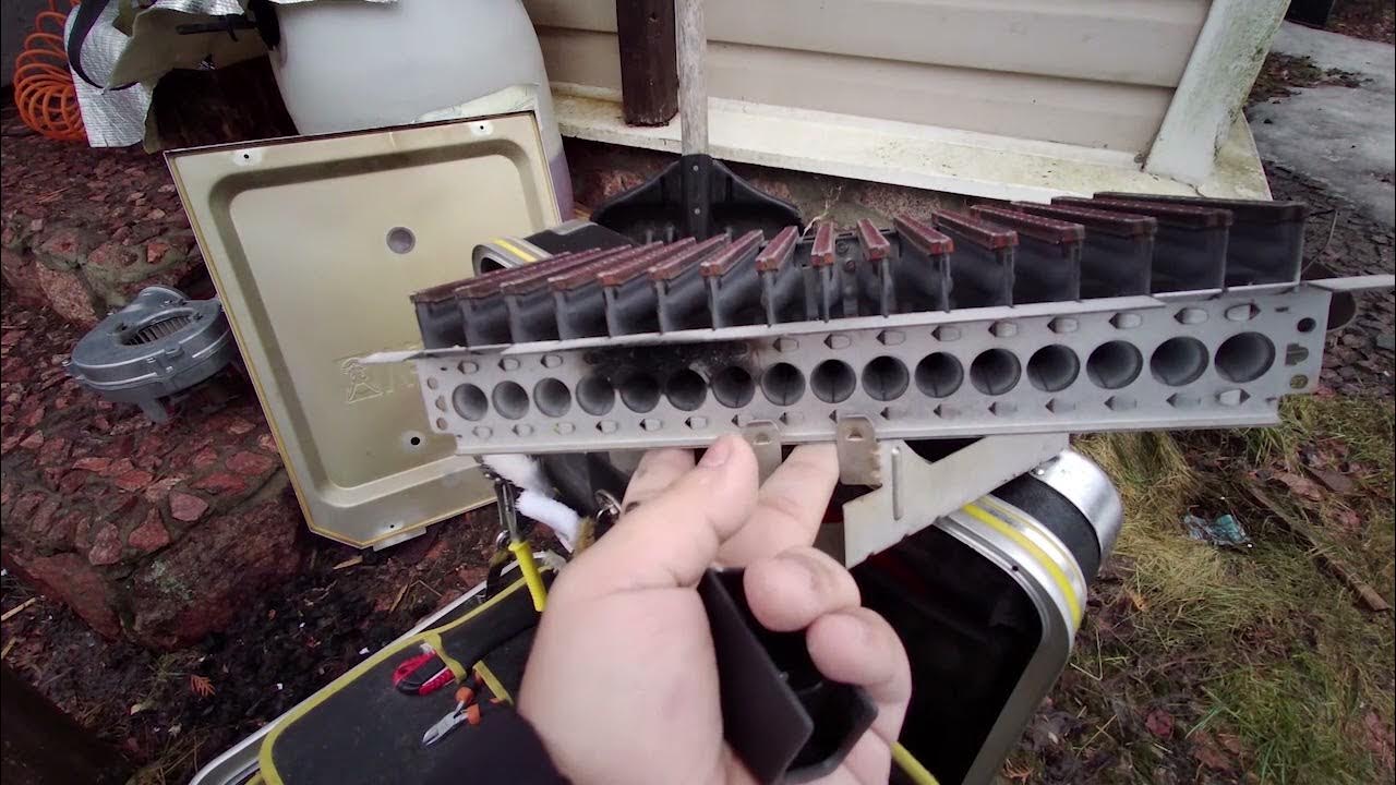 F33 ошибка котла протерм. Ошибка f22 на котле vaillant. Котёл вайлант ошибка f33. Котёл вайлант кнопка сброса. Панель управления котла вейланд.