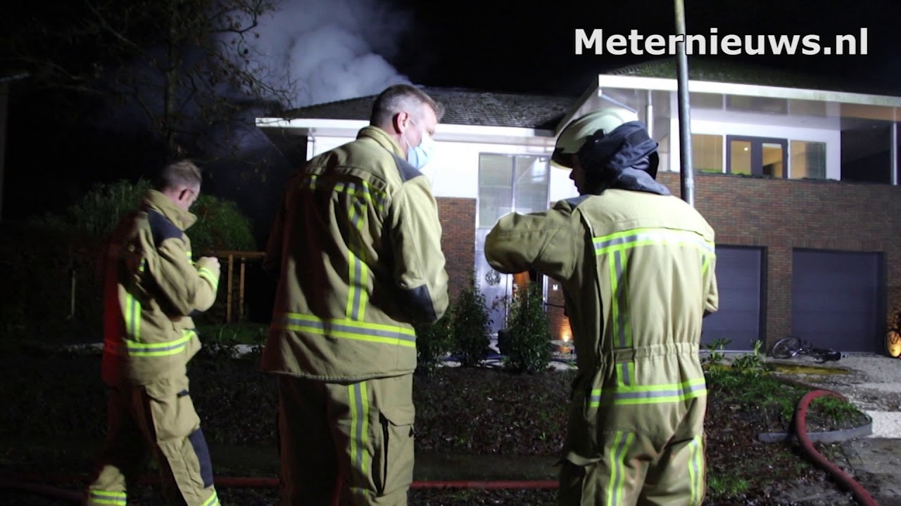 Middelbrand in Assen op Houtlaan 02:57 - Alarmeringen.nl