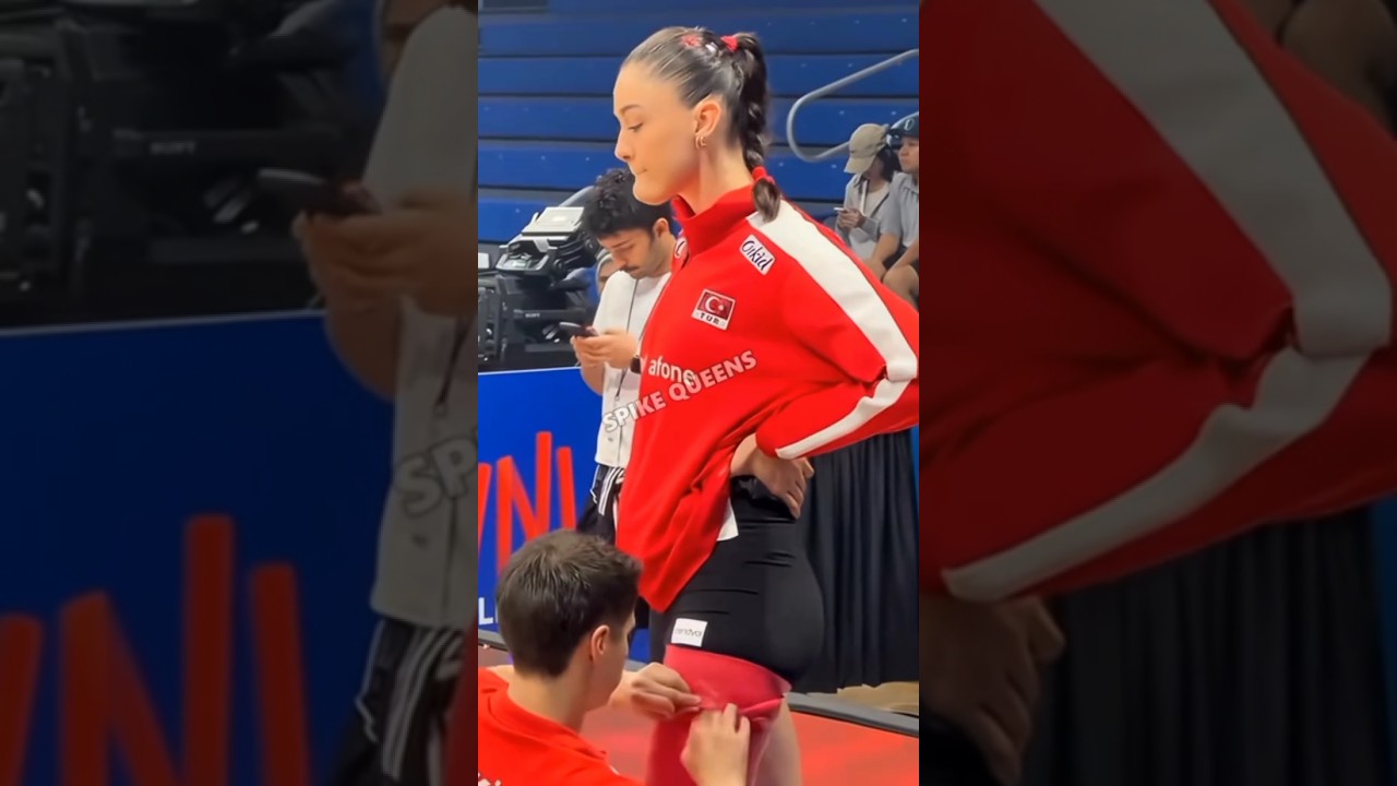 Turkish volleyball player 💞 Zehra Gunes so bed injury 🤕 leg 