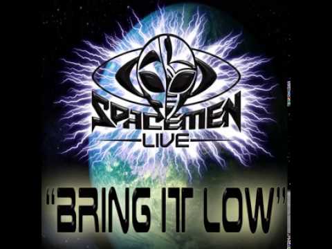 在 YouTube 上观看 Spacemen LIVE - Bring It Low (feat. Trip Theory, Debonaire, 2BMF) (Original Mix)