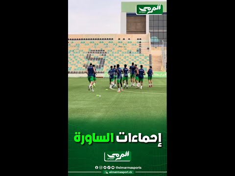 دخول لاعبي شبيبة الساورة لإجراء عملية الإحماءات قبل مواجهة شبيبة القبائل