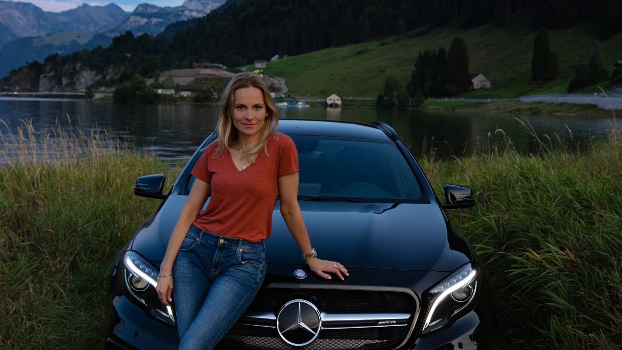 GLA Mercedes и девушка
