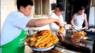 【雪鱼探店China food travel】济南网红油条，大叔摆摊干48年 Famous fried food only available at breakfast
