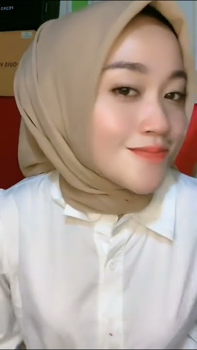 VIRAL TANTE BERHIJAB BUKA BAJU PAMER TT 😍