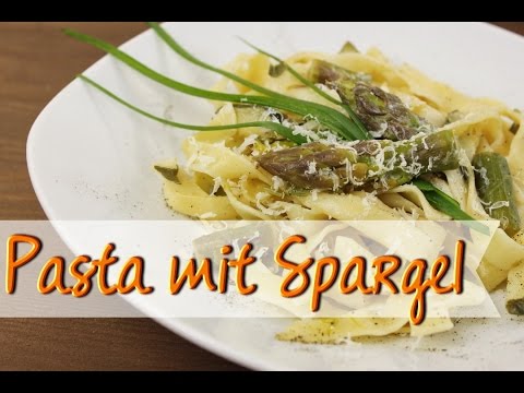 20 Minuten Sommer Rezept: Kartoffel-Spargel & gebratener Lachs / Sallys Welt. 