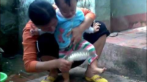 Bí quyết cho trẻ nhanh biết đi