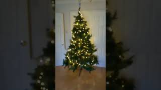 This xmas tree builds itself! #xmas