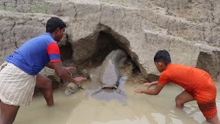 Can You Believe This Fishing? Smart Boy Catching Big Catfish  In The Deep Hole। Hole Fishing।