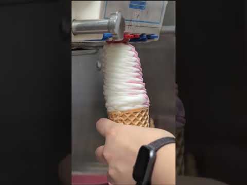 명동에 가면 반드시 먹어야 한다는 32cm 아이스크림 / This is must-have 32cm <strong>ice</strong> cream in <strong>Seoul</strong> #Shorts