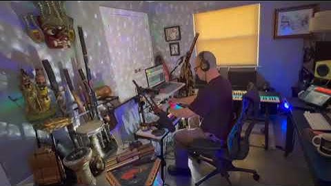 insectarium creating dark ambient/drone using Native Instruments Maschine & Komplete Kontrol