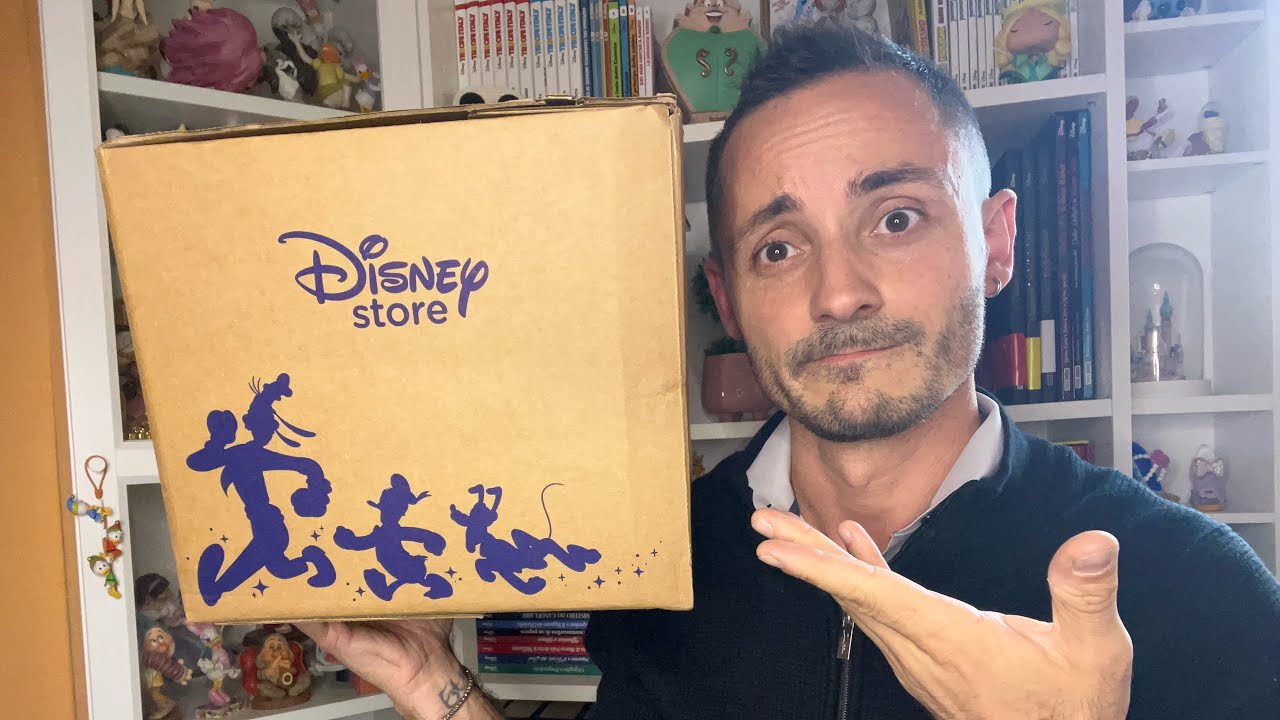 Unboxing Disney Store