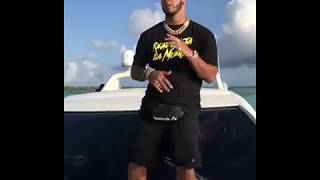 Anuel AA Bailando "Guayo"