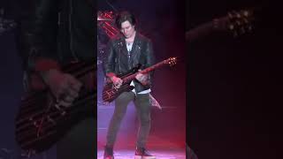 Hail To The King solo by Avenged Sevenfold Live