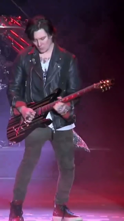 Hail To The King solo by Avenged Sevenfold Live
