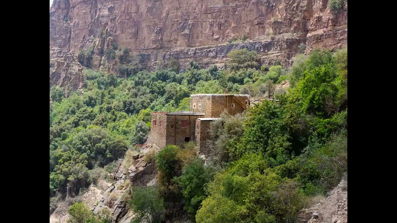 Visit the Hanging Village of Habalah