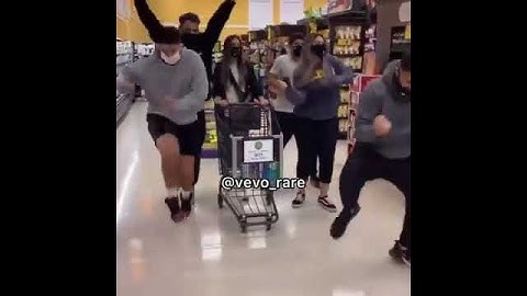الفرق بين التسوق مع الام والاب😂