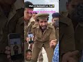 police walon Ko Apne piche lagakar khincha photo lagai story Kiya Badnaam