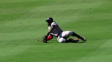 ATL@PHI: Maybin makes sliding catch to rob Hernadez