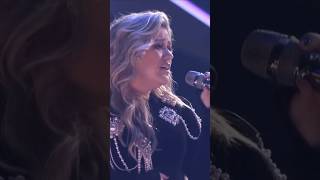 Kelly Clarkson hitting CRAZY high note while singing Joji classic on #TheVoice #Shorts