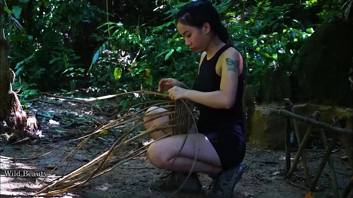 Make hats and sandals from forest strings.#wild #survival #bushcraft #wildbeauty