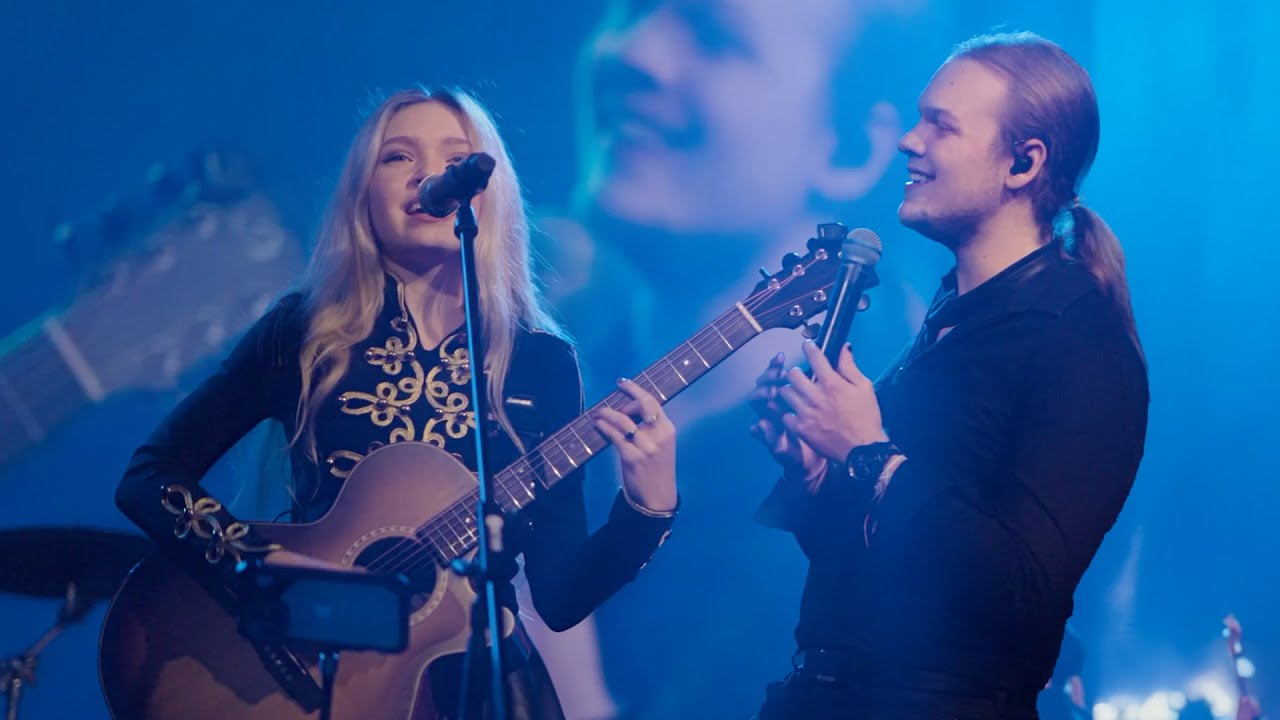 Мелисса Мэнди и Ноа-Бенедикт — 2GETHER — выступают в Галанте, Словакия.