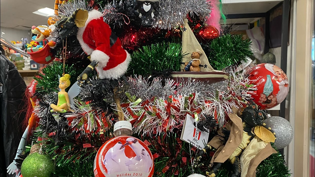 25 Days of Vlogmas Day 20: Flea Market Hunting 