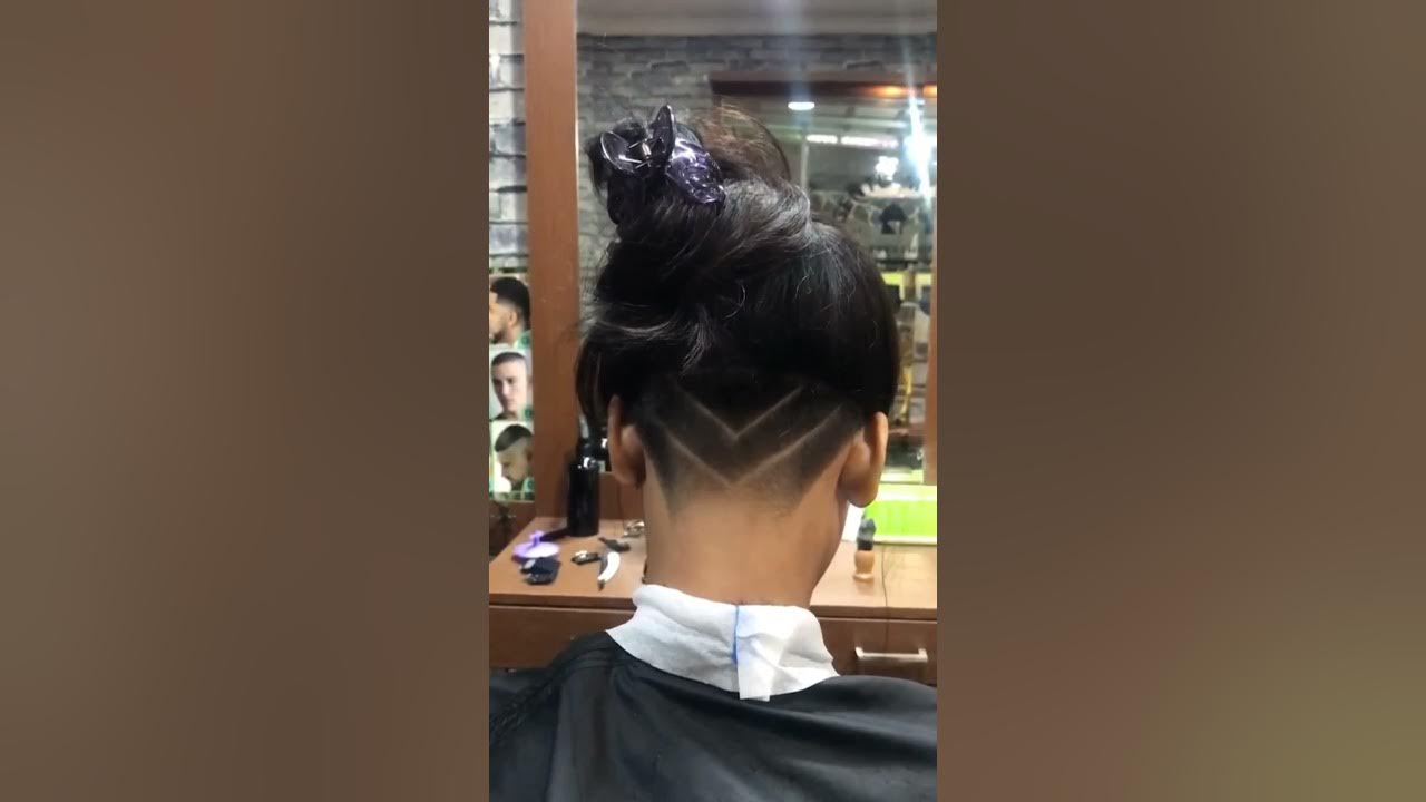 Cewek Potong Rambut Undercut Di Barbershop Undercut Headshave Girls