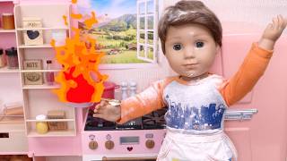 Surprise! Pancakes Got Burnt! Doll Family Kitchen Adventure!