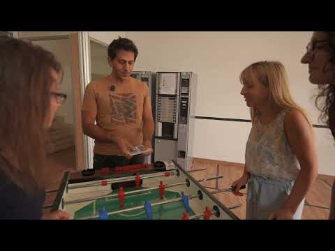 V video