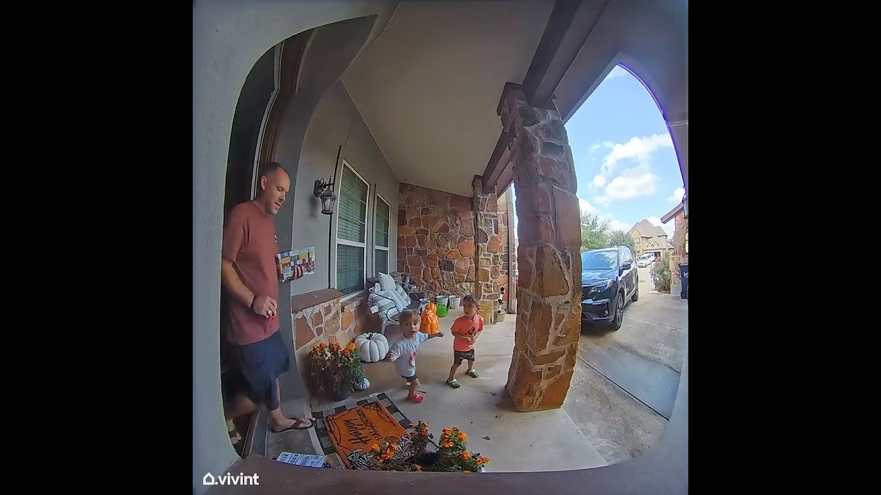 When that new “Halloween themed” ring notification catches you off guard 🤣 