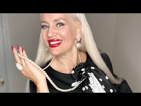 Как красиво можно дополнить черное платье