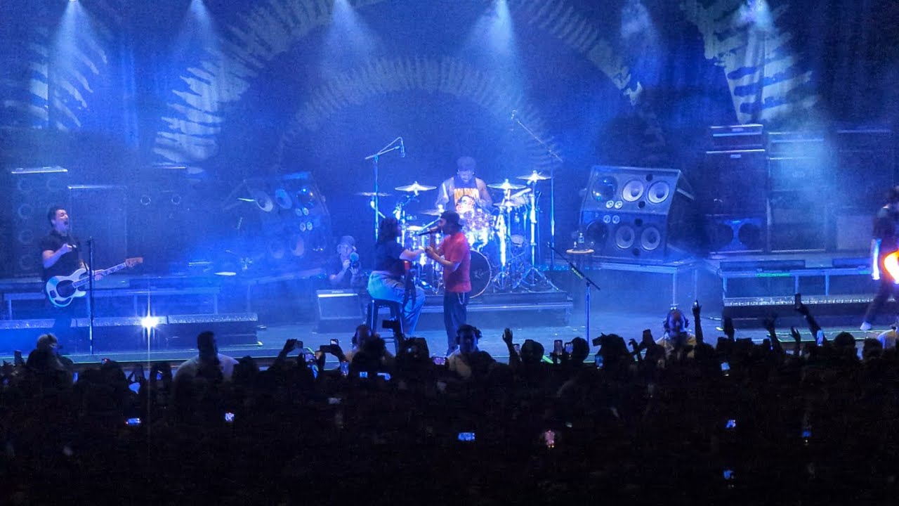 Pierce The Veil Hold On Till May (Phoenix, AZ 11/7/23) YouTube