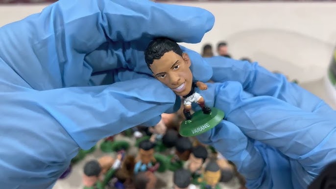 Opening Soccerstarz 2022 foil blind bags - Unboxing random