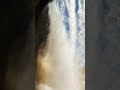 ساحر المنظر من ورا الشلال ونزول المياه من الاعلى متعة ما بعدها متعة
