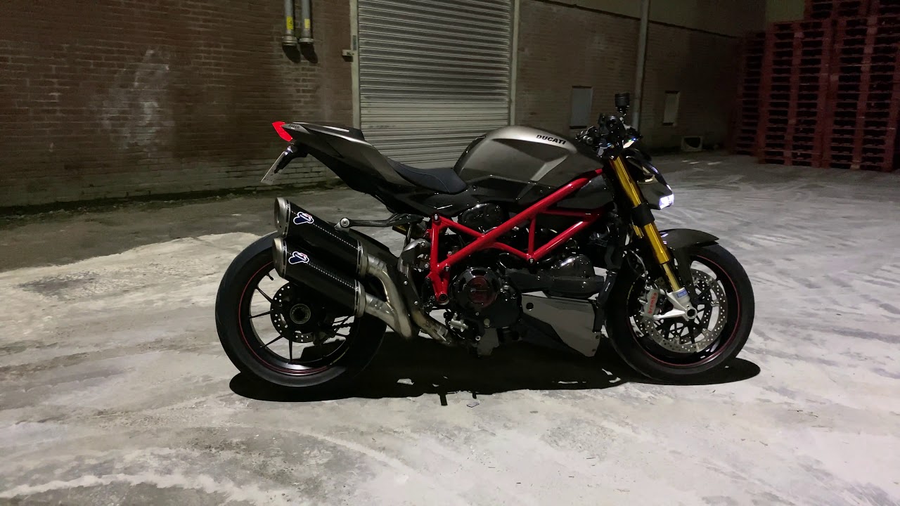 Ducati Streetfighter 1098S at night - YouTube