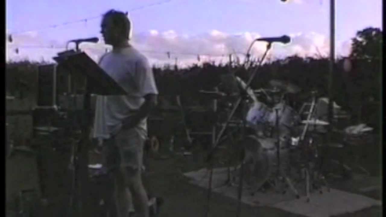 szoiland gruehn - "a little girl walks thru the snow" - live Y90