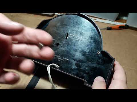 A Peculiar Electric Clock (Philips)