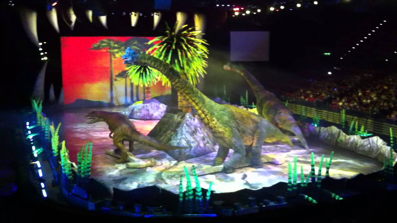 Walking with Dinosaurs Live - Brachiosaurus and Allosaurus